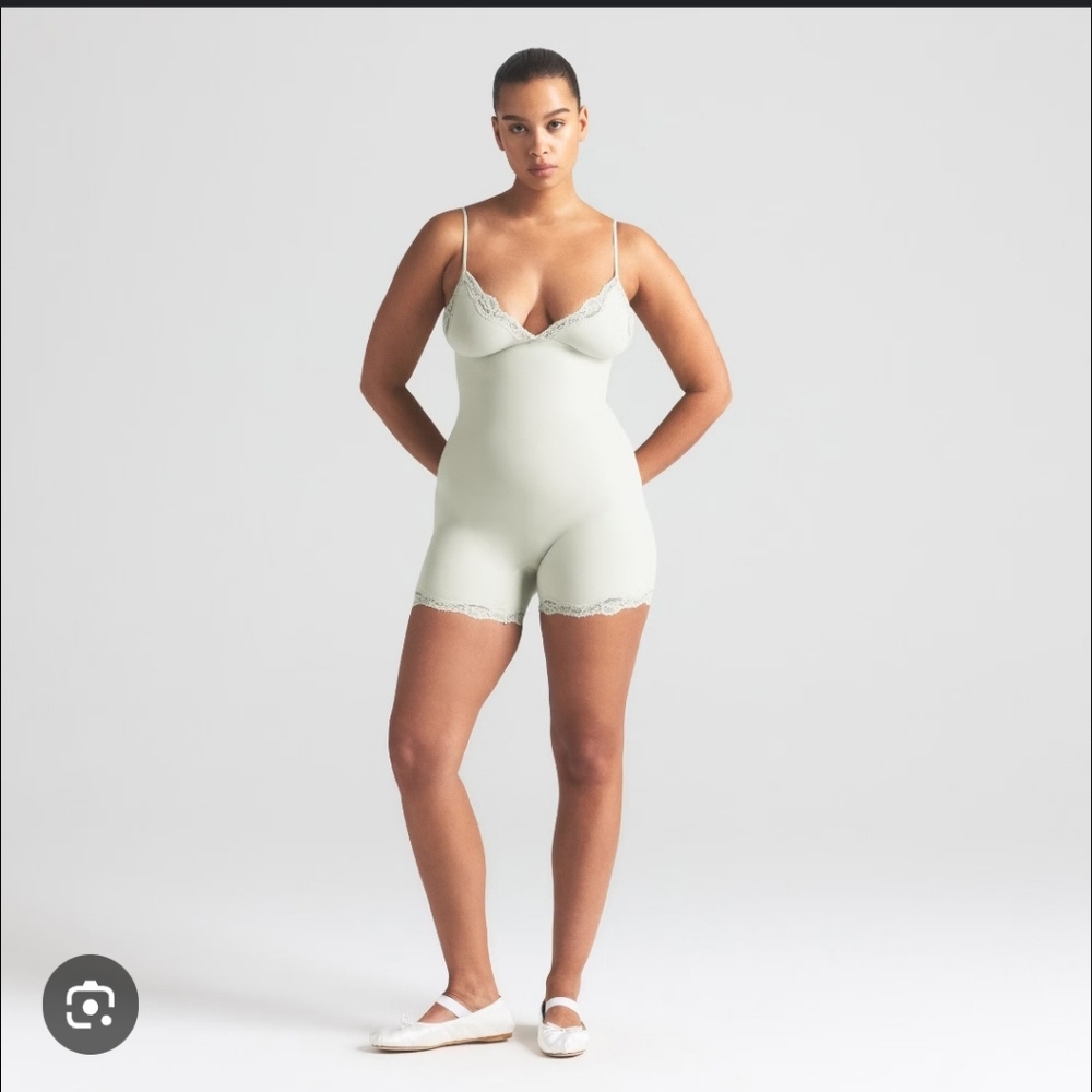 TRIANGLE ONESIE Spearmint Skims
